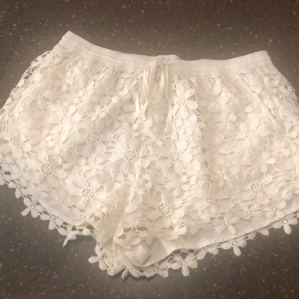 Abercrombie & Fitch white elastic band shorts